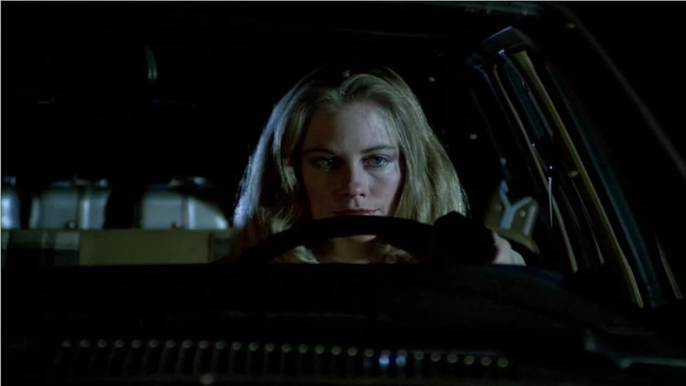 Cybill Shepherd en el-regreso-de-los-extraterrestres