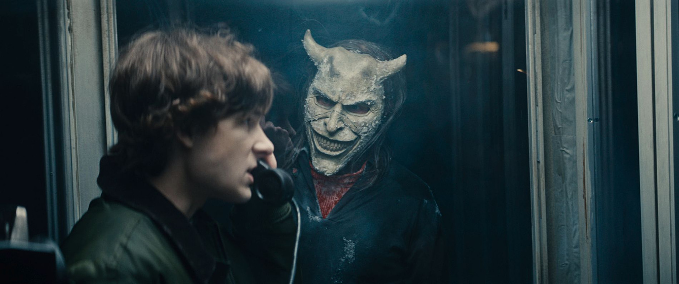 Ethan Hawke y Mason Thames en Black Phone 2