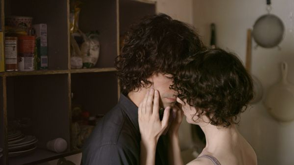 Miranda July y Hamish Linklater en El Futuro