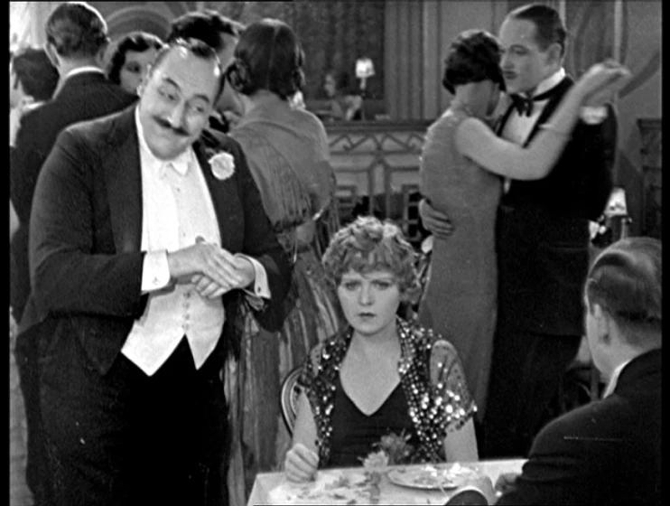 Betty Balfour en champagne