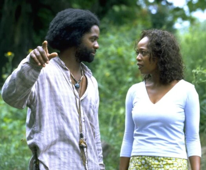 Blair Underwood y Alfre Woodard en el-arbol-de-los-deseos