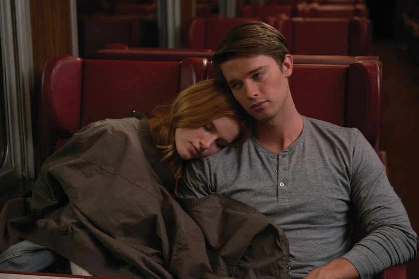 Bella Thorne y Patrick Schwarzenegger en amor-a-medianoche