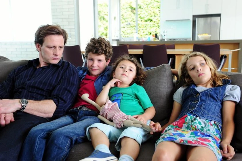 Ella Edwards, Hendrik Duryn, Edward Hall y Anna White en Solos tú y yo