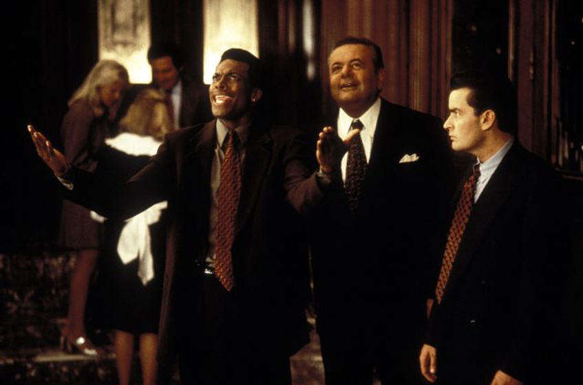 Charlie Sheen, Chris Tucker y Paul Sorvino en El Dinero es lo Primero