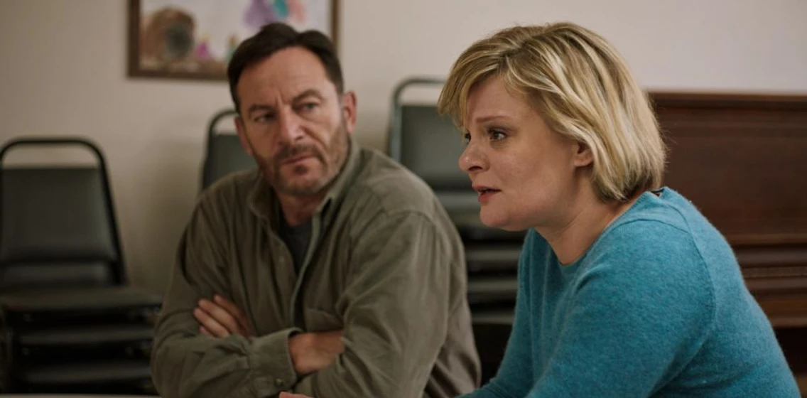 Martha Plimpton y Jason Isaacs en mass
