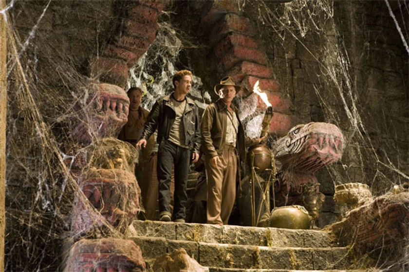 Harrison Ford y Shia LaBeouf en Indiana Jones y el Reino de la Calavera de Cristal