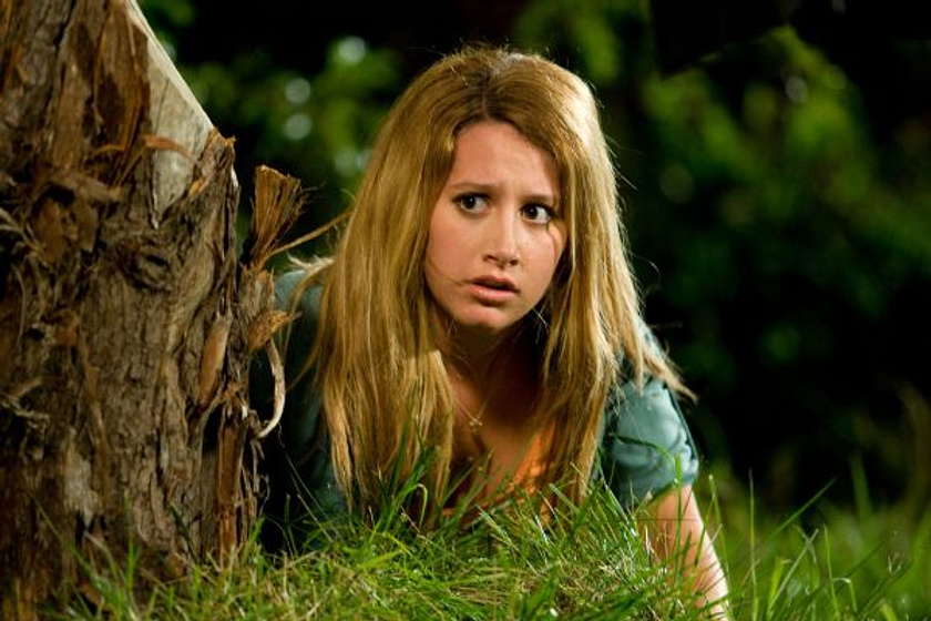 Ashley Tisdale en Pequeños invasores