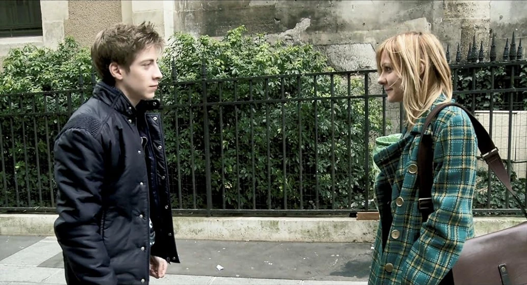 Mathias Melloul y Adeline Rebeillard en sexual-chronicles-of-a-french-family