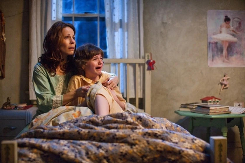 Lili Taylor y Joey King en Expediente Warren. The Conjuring