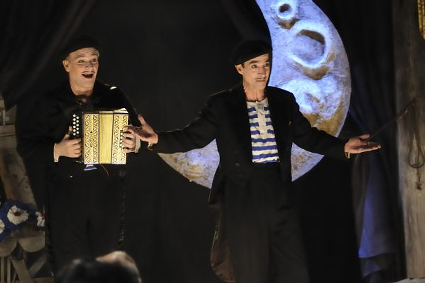 Imanol Arias y Lluís Homar en Pájaros de Papel