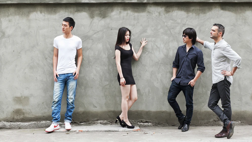 Roberto F. Canuto, Xiaoxi Xu, Sherry Ruihong Xia y Yinhui Wan en ni-jing-no-robaras (Ni Jing: No Robarás Promo - Directores y Actores)