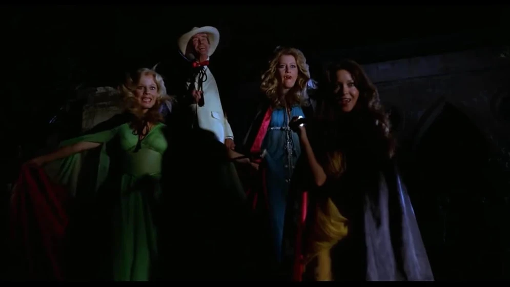 John Carradine, Karen Stride, Lenka Novak y Katie Dolan en vampire-hookers