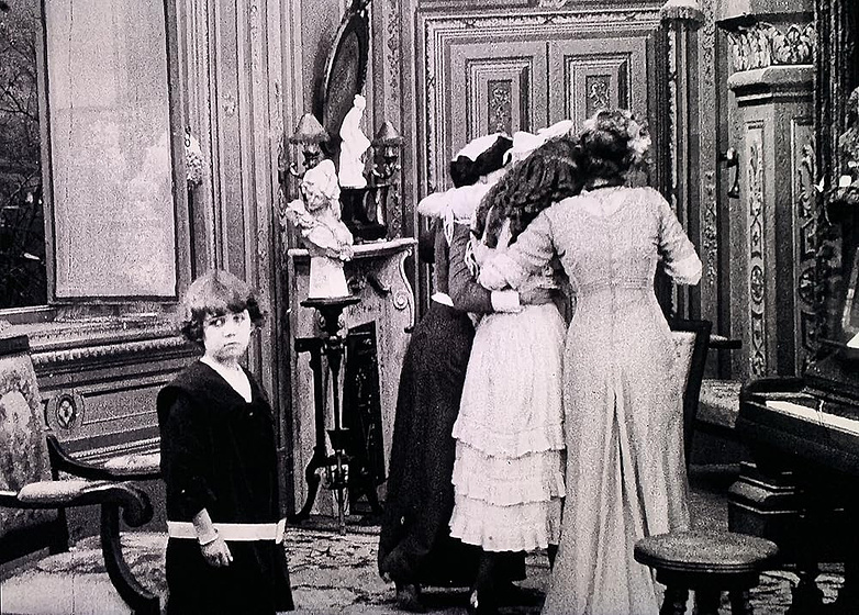 Magda Foy en falling-leaves-1912