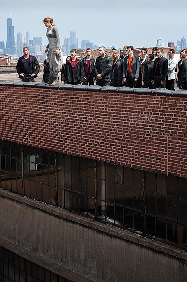 Shailene Woodley y Theo James en Divergente