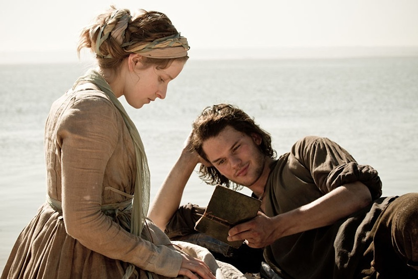 Jessie Cave y Jeremy Irvine en Grandes Esperanzas