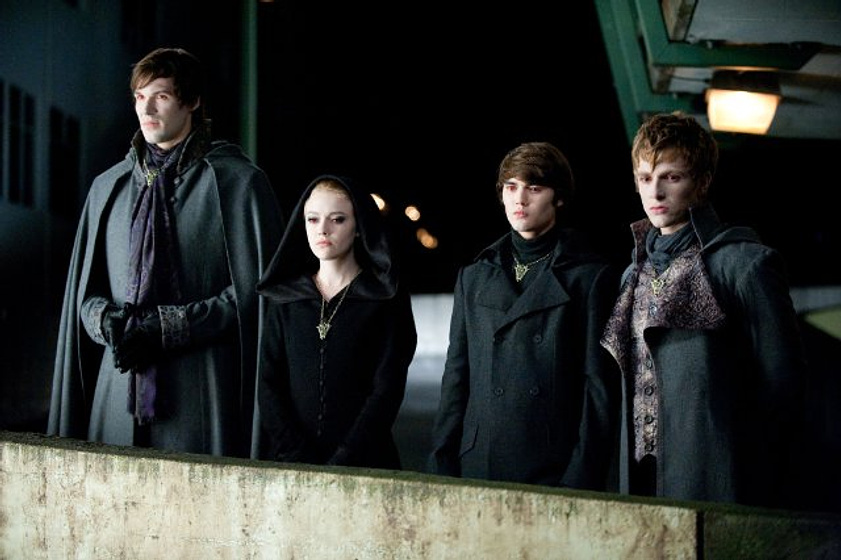 Dakota Fanning, Cameron Bright, Daniel Cudmore y Charlie Bewley en La saga Crepúsculo: Eclipse