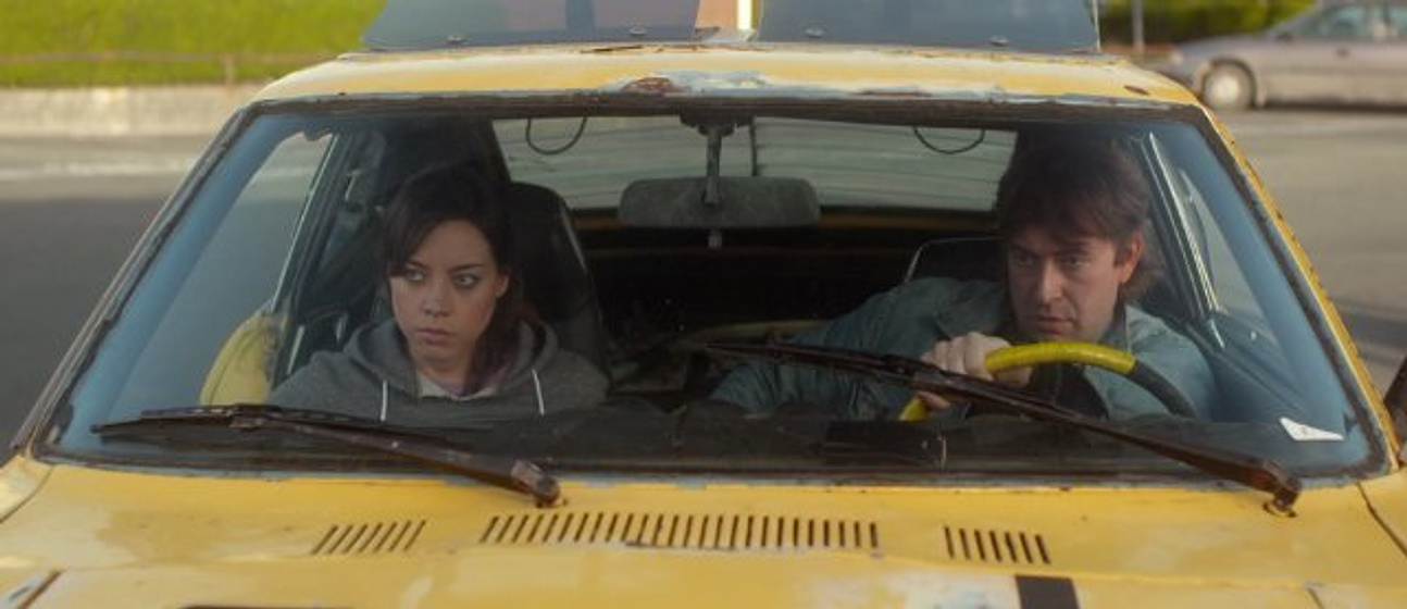 Mark Duplass y Aubrey Plaza en Seguridad no garantizada