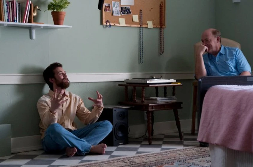 J.K. Simmons y Lou Taylor Pucci en la-musica-nunca-dejo-de-sonar