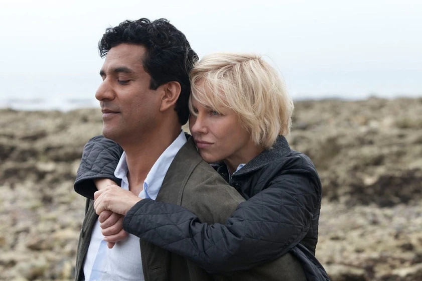Naomi Watts y Naveen Andrews en diana