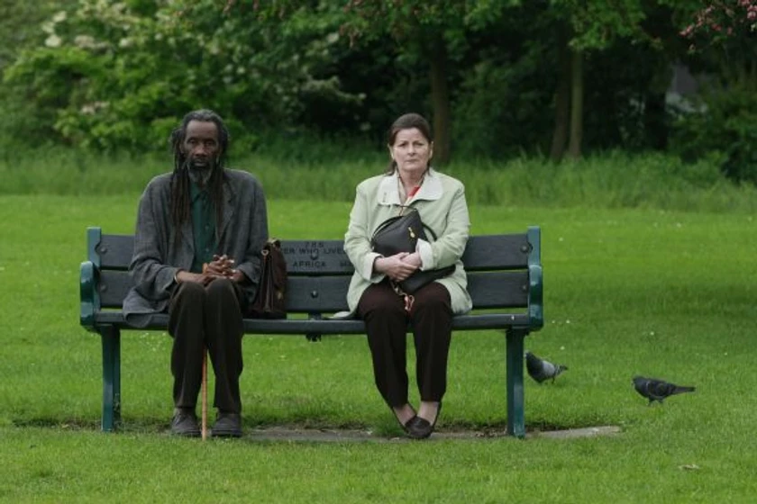 Brenda Blethyn y Sotigui Kouyaté en london-river