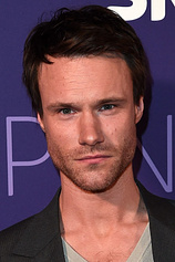 picture of actor Hugh Skinner