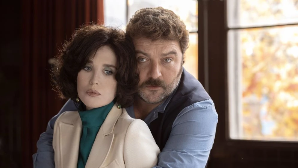 Isabelle Adjani y Denis Menochet en peter-von-kant