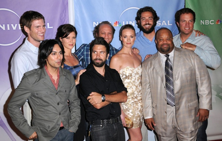 Adam Baldwin, Yvonne Strahovski, Vik Sahay, Zachary Levi, Mark Christopher Lawrence, Sarah Lancaster, Joshua Gomez, Scott Krinsky y Ryan McPartlin en Chuck