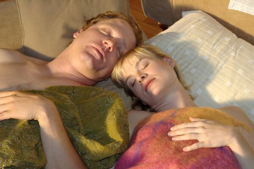 Melinda Page Hamilton y Colby French en Los Perros dormidos mienten