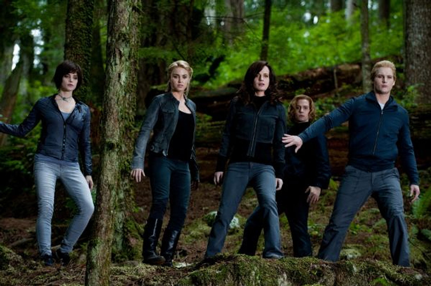 Peter Facinelli, Nikki Reed, Elizabeth Reaser, Ashley Greene y Jackson Rathbone en La saga Crepúsculo: Eclipse