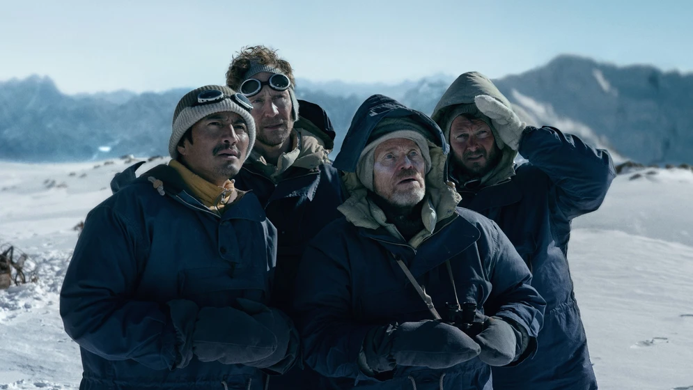 Willem Dafoe, Tom Hiddleston y Genden Phuntsok en tenzing