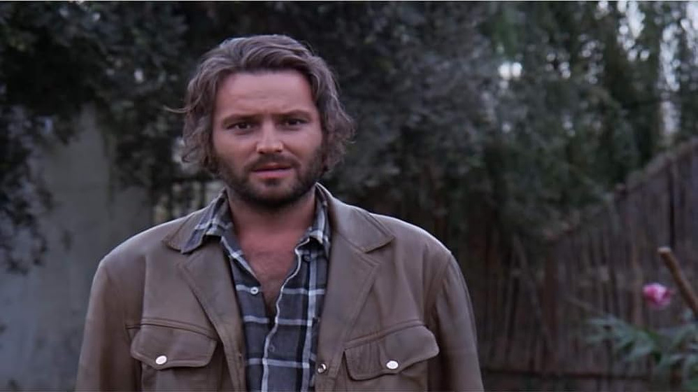 Ediz Hun en karate-girl