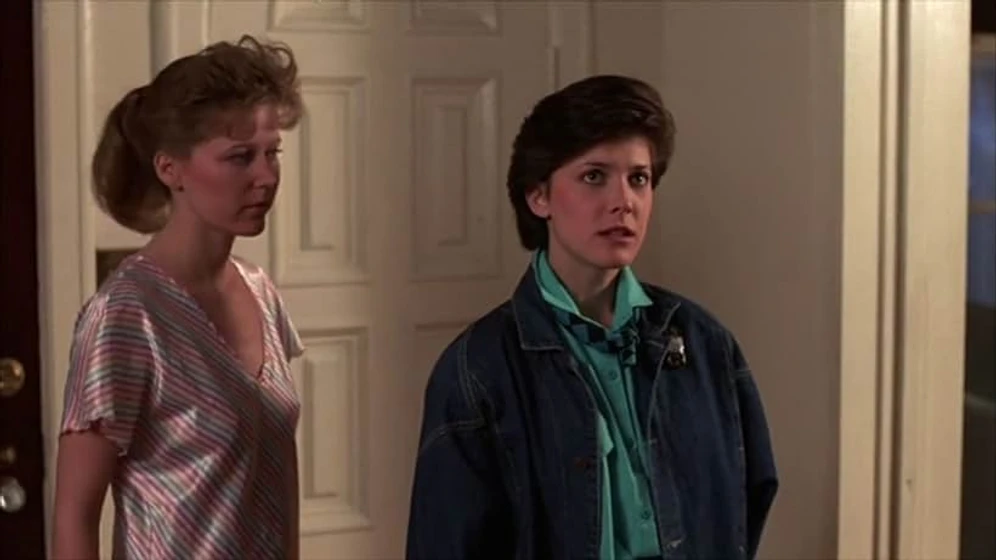 Angela O'Neill y Wendy Martel en el-internado-1986