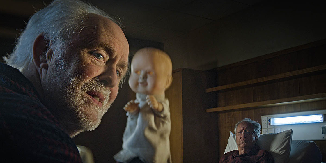 Geoffrey Rush y John Lithgow en The Rule of Jenny Pen