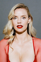 photo of person Kelli Garner