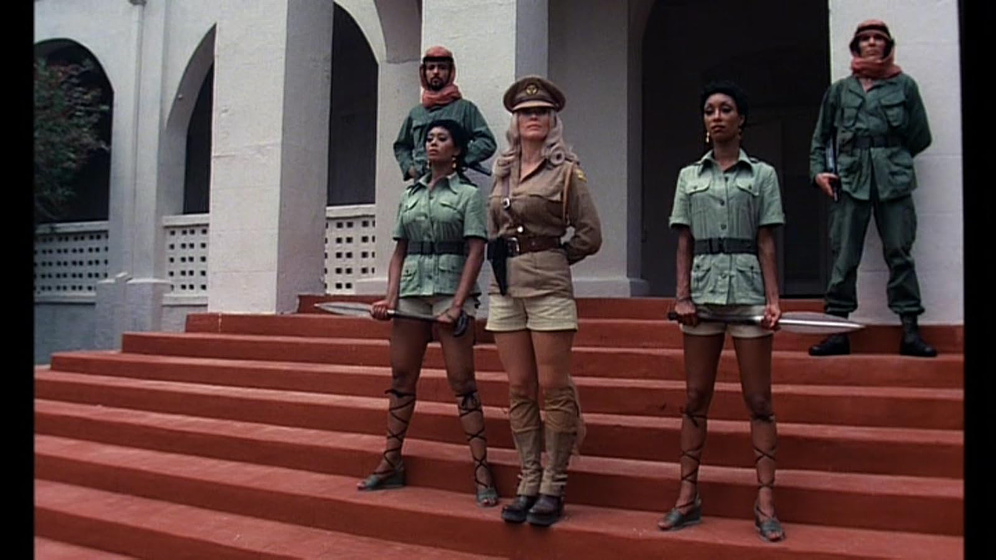 Marilyn Joi, Dyanne Thorne y Tanya Boyd en Ilsa: La Hiena del Harén
