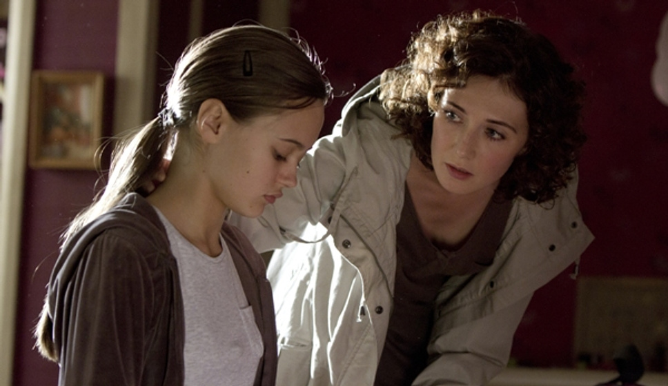 Ella Purnell en Intruders