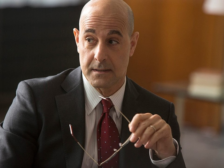 Stanley Tucci en El Quinto Poder