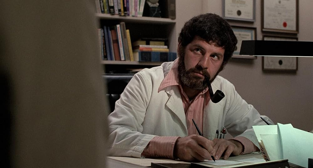 Paul Hecht en la-reencarnacion-de-peter-proud