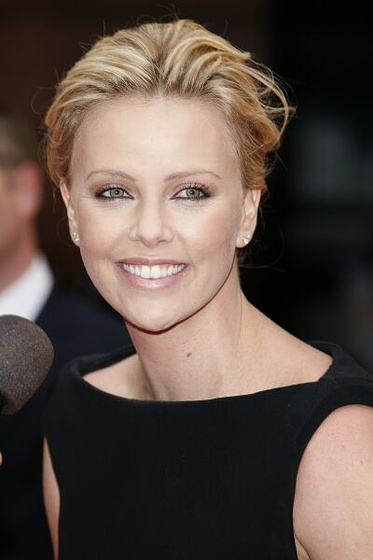 Charlize Theron en Hancock (Premiere Londres (Junio 2008))