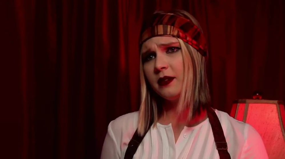 Kylie Gough en ouija-shark