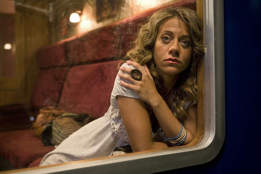 María Adamuz en Bombay Goa Express