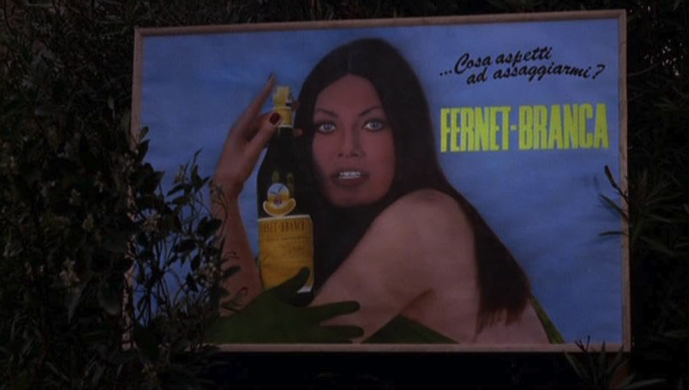 Marisa Mell en Bella, rica, con leve defecto físico, busca alma gemela