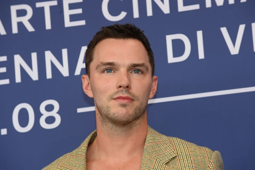 Nicholas Hoult en the-order-la-hermandad-silenciosa (Festival de Venezia. Agosto 2024)