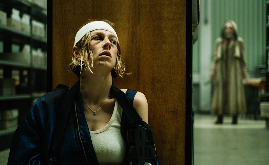Hunter Schafer en cuckoo-9739bca4-5c0f-4f30-8d02-aee5d869b565
