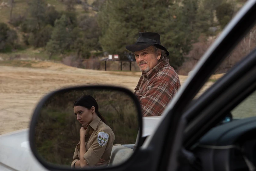 Robert Craighead y Jessica Blackmore en malditos-tiburones