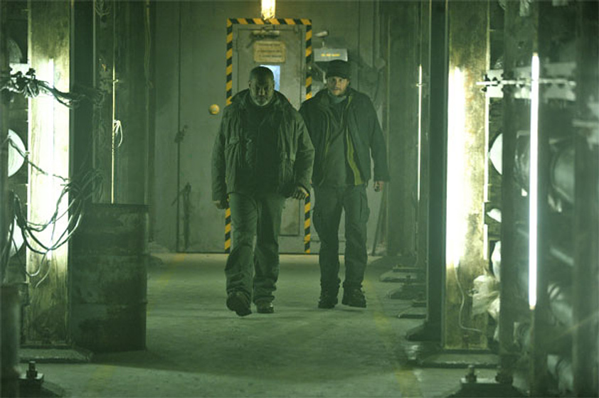 Laurence Fishburne y Kevin Zegers en Colonia V