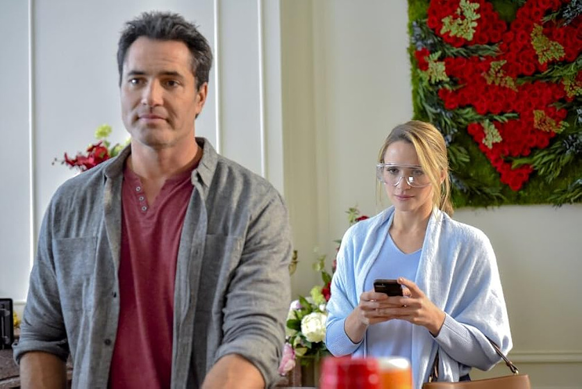 Victor Webster y Shantel VanSanten en Perfume de Amor
