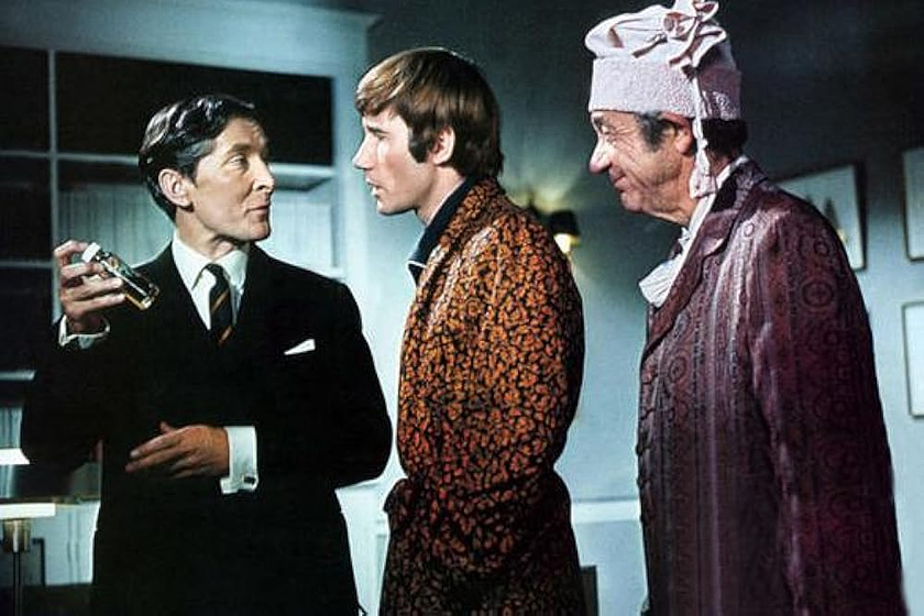 Sidney James, Jim Dale y Kenneth Williams en controlese-doctor