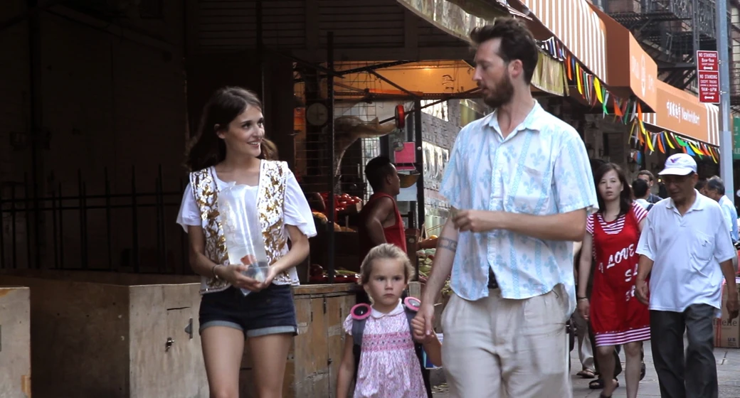 Dustin Guy Defa y Lola Bessis en swim-little-fish-swim