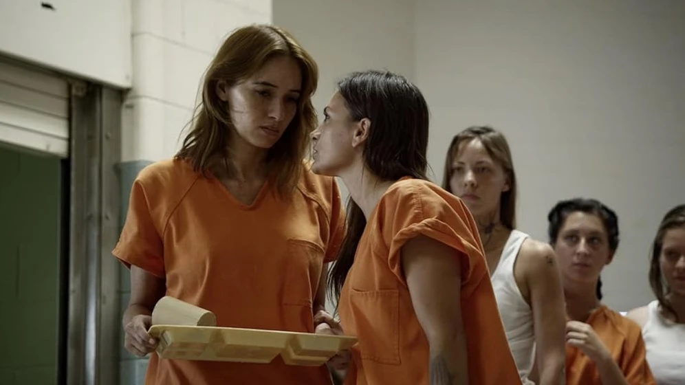 Sara Malakul Lane y Erin O'Brien en jailbait